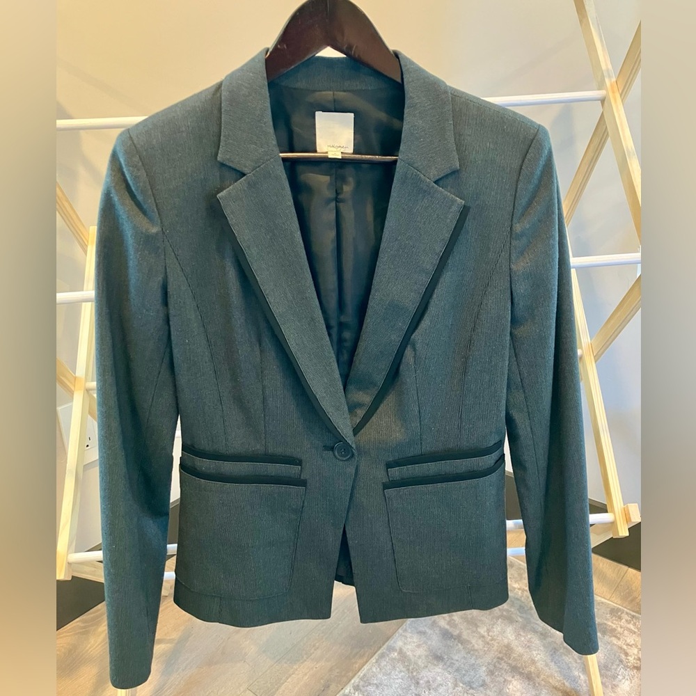 Halogen size 6 gray blazer, like new
